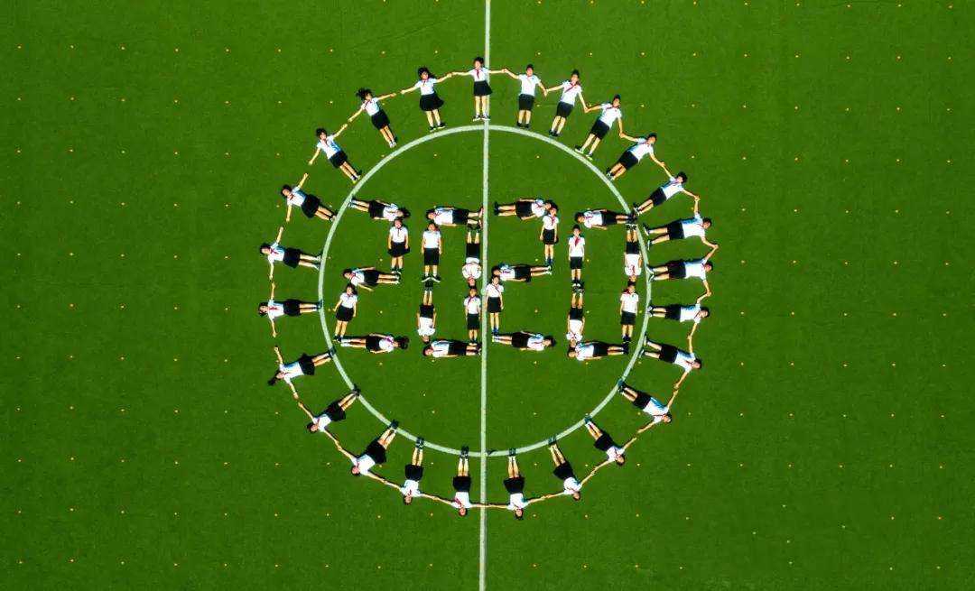 小學(xué)畢業(yè)紀(jì)念冊(cè)應(yīng)該怎么制作？